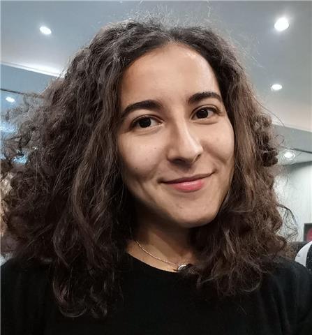 Ingeniera aeroespacial imparte matemáticas, física, inglés, francés