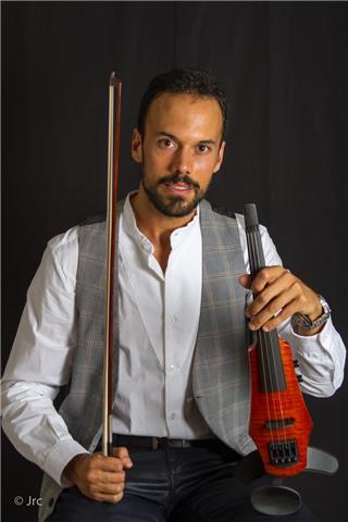 Violinista profesional da clases particulares de violín y materias teóricas (lenguaje musical, armonía...)