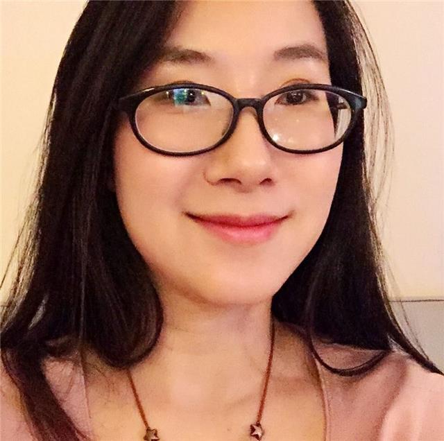 Porfesora china que busca sus alumnos con horario flexible