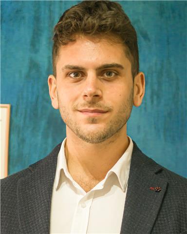 Laureato in Scienze dei Servizi Giuridici offre lezioni di diritto a studenti di scuole superiori ed università