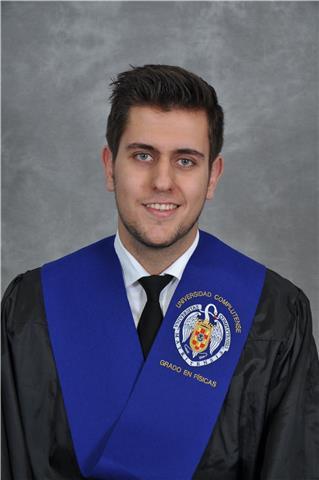 Soy graduado en Ciencias Físicas por la Universidad Complutense de Madrid este año, y actualmente estudio un Máster de Física Teórica: Campos Cuánticos y Teoría de Cuerdas en la Universidad de Uppsala, Suecia. He dado clases a alumnos de instituto, en ESO
