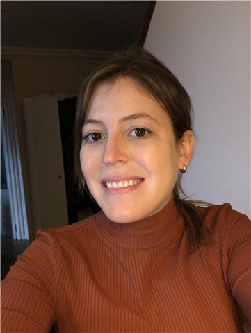 Hola! Soy Blanca, una profesora de 31 años de educación infantil y primaria con especialidad inglés (nivel advanced C1, puedo aportar cv, titulaciones y referencias). Tengo años de experiencia dando inglés en colegios tanto en infantil como en primaria