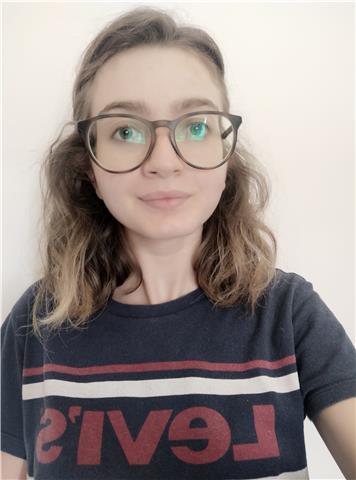 Studentessa universitaria, diplomata al liceo classico