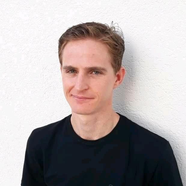 Insegnante di fisica, con laurea e master en fisica in brasile