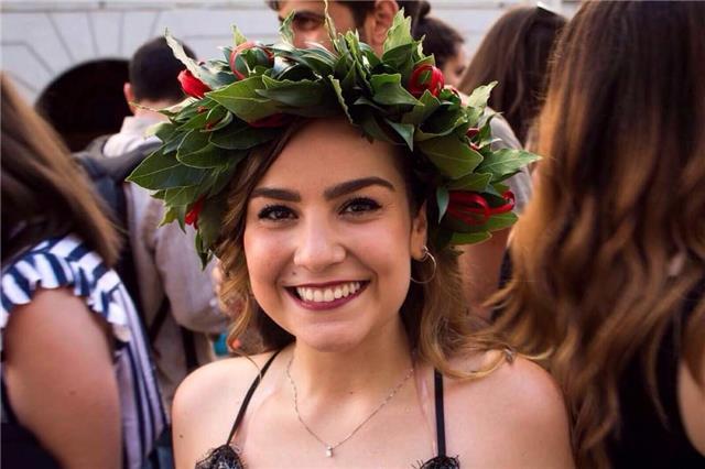 Laureata alla triennale in lingue, culture e letterature moderne pee presso l'Università degli studi di Napoli e laureanda in lingue e culture per la comunicazione e la cooperazione internazionale presso l'Università degli studi di Milano offre lezion