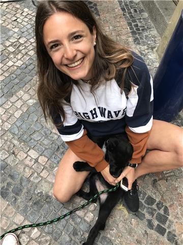 Soy una chica extrovertida, amable y carismática. estoy en la universidad y ofrezco clases particulares