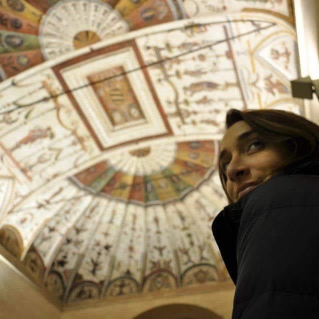 Insegnate madrelingua Italiana offre lezioni private di Diritto ed Economia per scuole superiori e tutte le materie inerenti economia Politica all' università