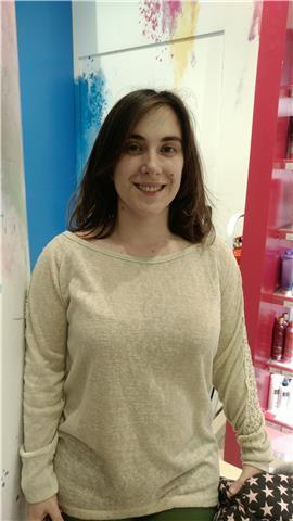 Doy clases de humanidades y ciencias sociales, así como apoyo escolar. soy periodista y comunicadora y ahora estoy realizando el máster de profesorado