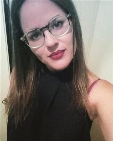 sono una ragazza di 23 anni che sto studiando per diventare in un futuro insegnante . 
do ripetizioni di storia , matematica , italiano a ragazzi fino le superiori