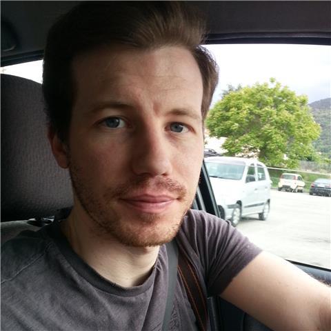 Ciao! Sono laureato in Ingegneria e ti offro il mio supporto nello studio delle materie scientifiche!