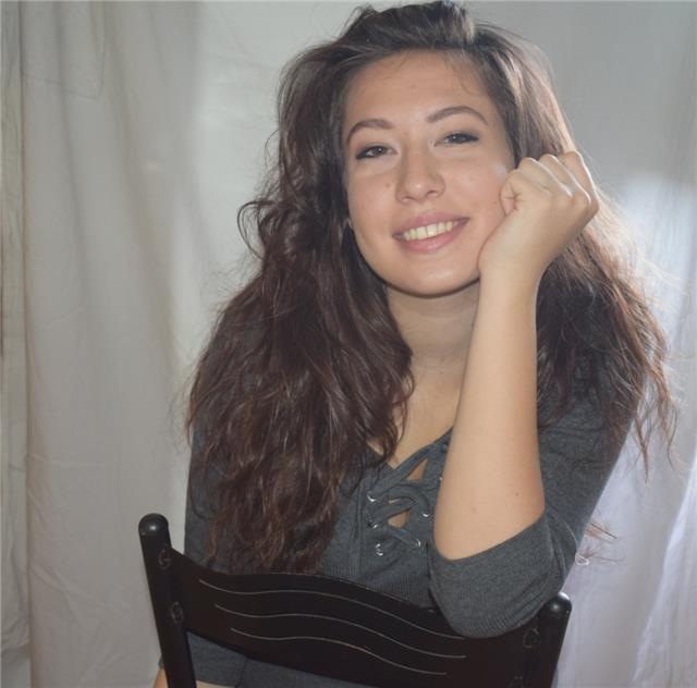 Studentessa offre lezioni private economia, informatica e economia politica