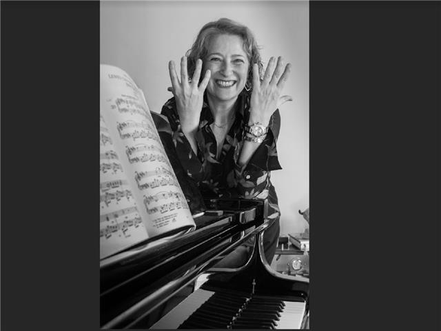 Titulada superior, 30 años experiencia en conservatorio profesional licenciada en geografie e historia