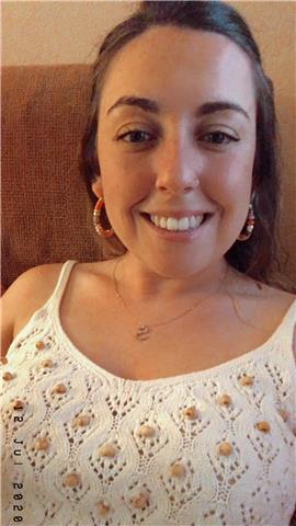 Soy profesora graduada en educación infantil con la mención de la Deca. Además he estudiado 11 años en colegio británico por lo que puedo ofrecer clases particulares de inglés. Cualquier ámbito relacionado con ello puedo ofrecer el soporte necesario