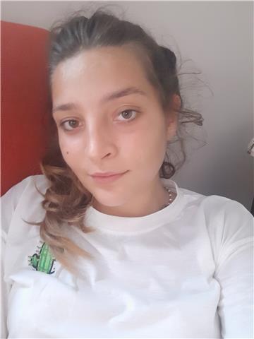 Laurenda in lettere moderne, diplomata liceo classico