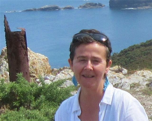 Profesora britanica da clases en coin