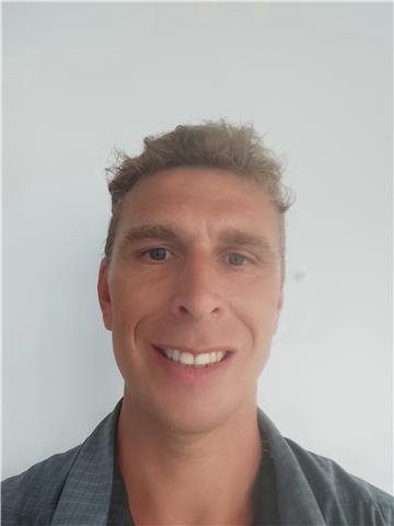 Profesor de inglés nativo con 20 años de experiencia en clases de first, advanced y proficiency. especialista en business english y discurso público