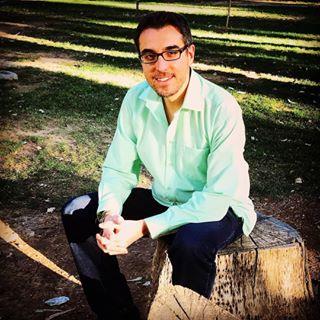 Laureato in ingegneria elettronica con lode, con esperienza pluriennale nella docenza universitaria all'estero, si offre lezioni private di fisica