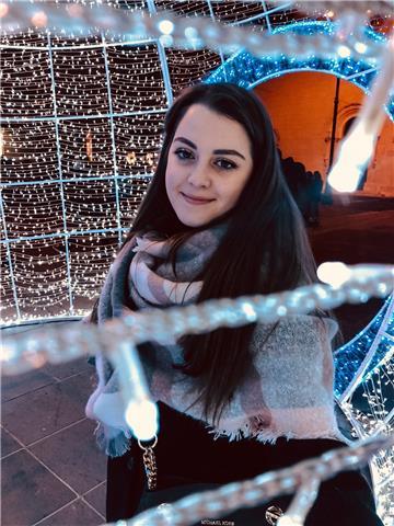 Studentessa laureanda in Lingue e Letterature moderne offre aiuto compiti/ripetizioni di italiano, inglese, francese e spagnolo