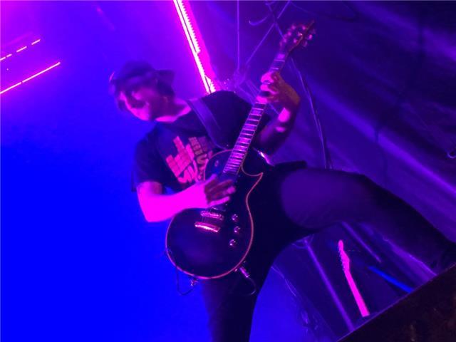 Guitarrista con experiencia da clases particulares de guitarra eléctrica, acústica y clásica para todas las edades en cantabria. presencial/a distanc