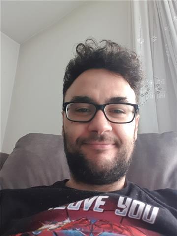 Profesor de español nativo con amplia experiencia en la docencia del español como lengua extranjera tanto en el ámbito presencial como online