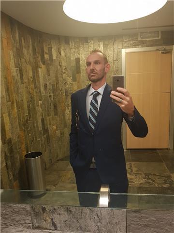 Madrelingua italiano con diploma di maturità linguistica, lavoratore nel settore turismo da 10+ anni, svariate esperienze lavorative all'estero (u.s.a., caraibi, lussemburgo,) impartisce ripetizioni di lingue (inglese, spagnolo, francese) one to one, lezi