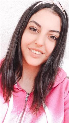 Ragazza diplomata al liceo delle scienze umane offre ripetizioni di italiano e matematica online