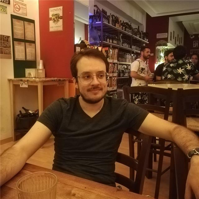 Laureato in Filosofia Magistrale presso l'Università La Sapienza di Roma