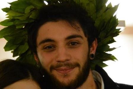 Ragazzo giovane e motivato con laurea magistrale in filosofia che può dare ripetizioni anche di storia e italiano. Disponibile tutti i giorni e ad ogni ora!