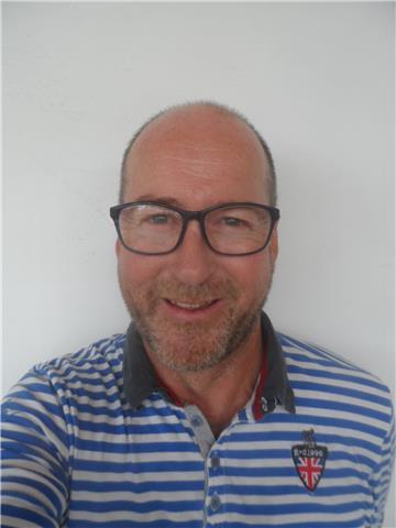 Experimentado profesor nativo de Londres con Maestría en Idiomas de la Universidad de St. Andrews, Escocia