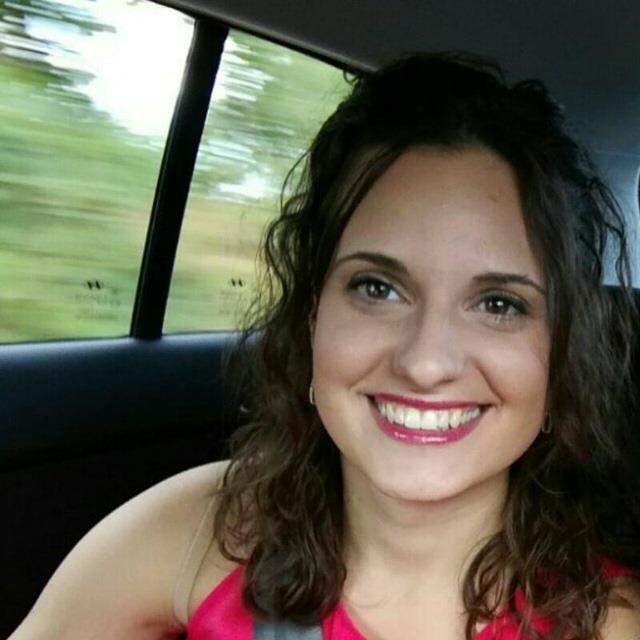 Laureata in lingue (inglese e tedesco), vissuta in germania offre ripetizioni