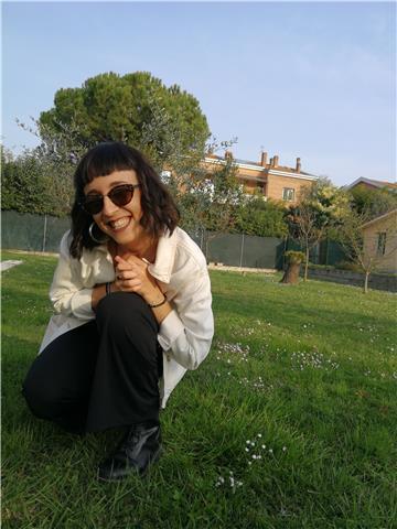 Studentessa di ingegneria edile-architettura diplomata al liceo scientifico offre aiuto in matematica, fisica, geometria ma anche altre materie. ho studiato 7 anni in una scuola di musica e sono disponibile per l'insegnamento di chitarra