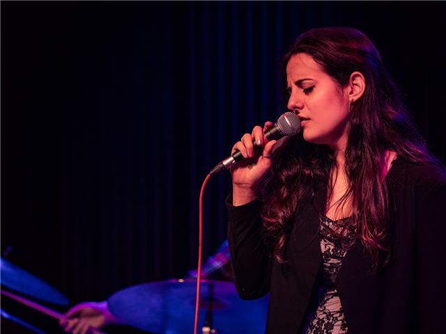 Laureata in canto jazz impartisce lezioni di canto, accompagnamento pianistico per cantanti, armonia, composizione e arrangiamento