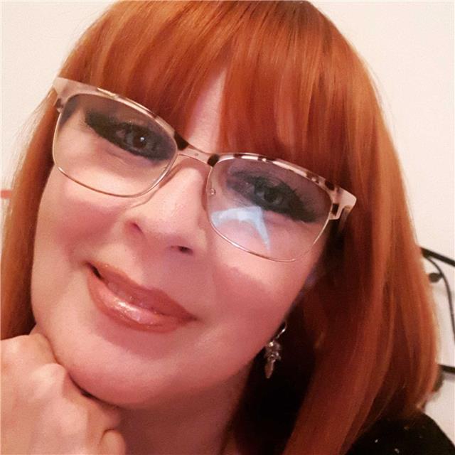 Hola, soy profesora de alma, conecto mucho con mis alumnos para encontrar la manera más óptima para ayudarlos a aprender. Soy docente desde hace más de veinte años y me gustaría compartir toda mi experiencia con quien lo necesite. Te invito a que reserves
