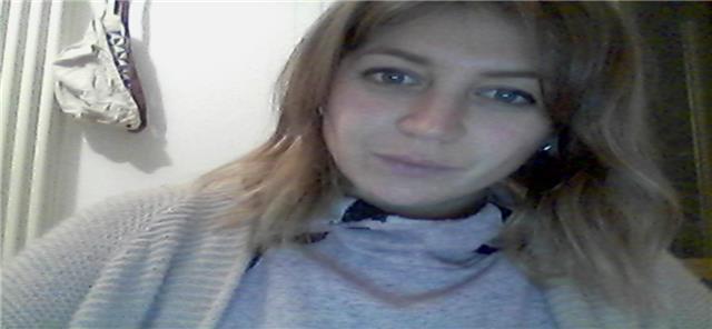 Laureanda in Giurisprudenza impartisce lezioni di Diritto a studenti di scuola superiore