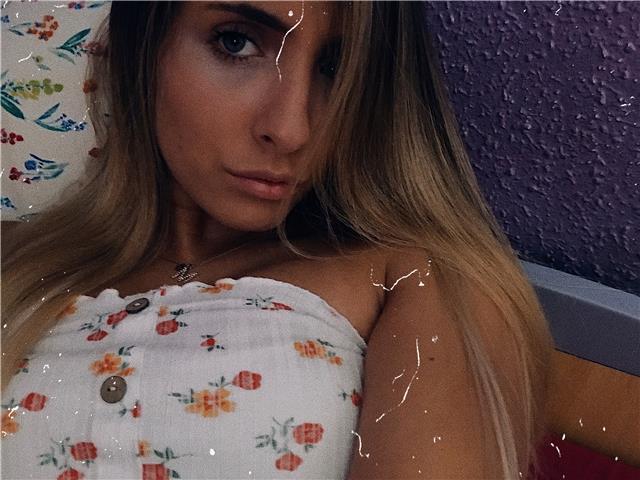 Profesora particular con titulación de educadora a infantil, ofrece clases a domicilio para cualquier tipo de materia y curso