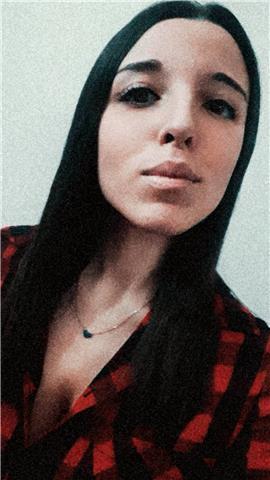 Ragazza diplomata in lingue e dalla miglior conoscenza approfondita durante il percorso universitario, offre ripetizioni e lezioni di lingua italiana, inglese, francese e spagnola