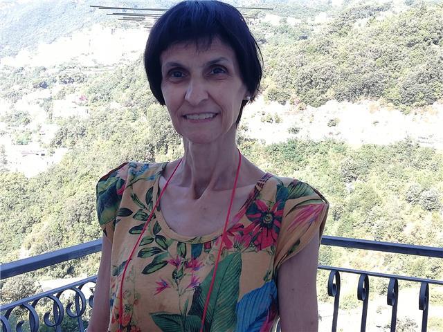 Insegnante di pianoforte laureata in conservatorio impartisce lezioni di pianoforte solfeggio storia della musica a ragazzi e adul