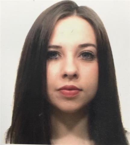 Ciao! Piacere sono Elettra, sono una ragazza di 23 anni, attualmente sono studentessa universitaria in digital education presso l’Università di Reggio Emilia. Nel 2016 mi sono diplomata in arti grafiche presso il Liceo Artistico di Parma.
Provengo da una 