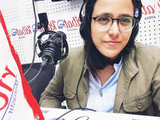 Arabe: Natif
Bienvenus tout le monde, je m'appel Dridi Chadha, je suis Tunisienne, je suis titulaire d'un license en anglais des affaires appliquée et d'un brevet technicien supérieur en informatique de multimedia, je donne des cours particuliers de conve