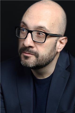 Pianist e compositore impartisce lezioni di pianoforte in diversi stili