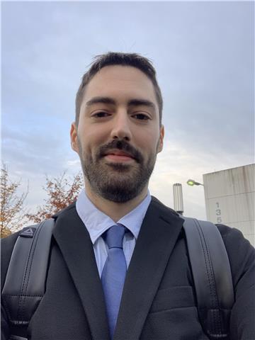 Profesor de inglés imparte clases online a todos los niveles