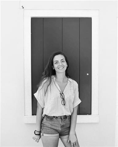 Studentessa universitaria con maturita classica con certificati cambridge impartisce ripetizioni di inglese. anche aiuto compiti per elementari e medi