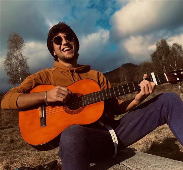 Ragazzo con passione per lingue, frequentatore per un anno della facoltà di lingue e culture straniere, offro ripetizioni private di inglese