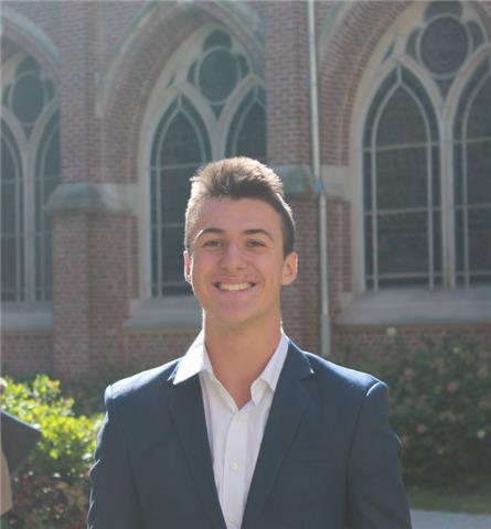 D'origine française, diplômé du baccalauréat avec 18/20 en français, et en première année de master en école de commerce, je propose des cours de français pour tout niveaux. Je peux également proposer des cours d'anglais