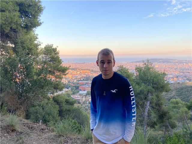 Psicólogo de 27 años que puede dar clases de primaria y eso de distintas materias