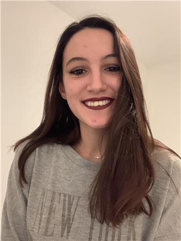 Estoy en el mundo de la educación, terminando el grado superior. me apasiona dar clases y ver a los mas pequeños aprender y disfrutar. soy una persona polivalente, así que sobre las matérias no tengo problema en adaptarme a las necesidades de cada niño o 