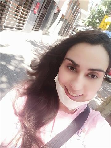 Soy Iman, enseñaré inglés a estudiantes que quieran estudiarlos de manera práctica a través de la conversación, aprendiendo vocabulario y llevando a cabo diálogos diarios con los estudiantes