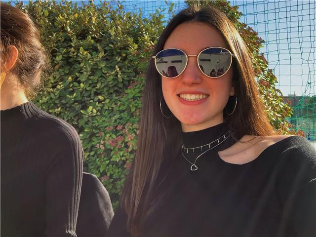 Con título b2 de inglés y bachillerato de salud, implantitía clases en sevilla