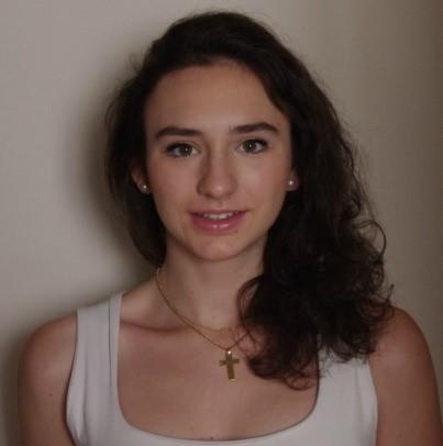 Profesora de matemáticas imparte clases para estudiantes de primaria y la eso