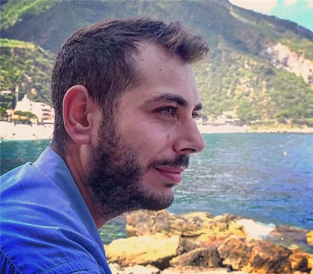Studente di scienze politiche e relazioni internazionali, offre lezione di storia contemporanea, il mio metodo accomuna la storia, con miti e leggende del passato affinché ci si possa affezionare di più alla materia